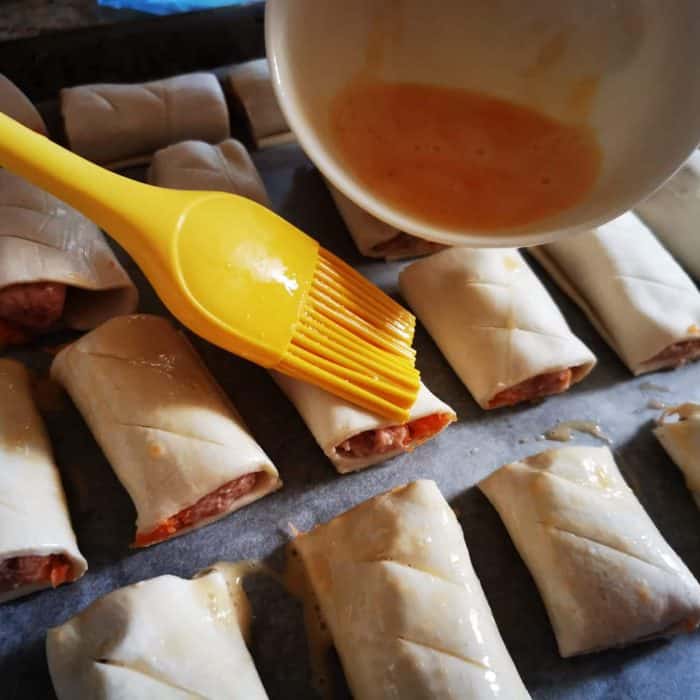 put egg wash on sausage rolls