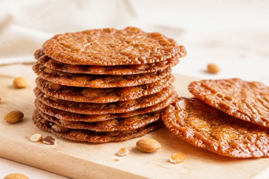 Kletskoppen (Almond lace cookies)