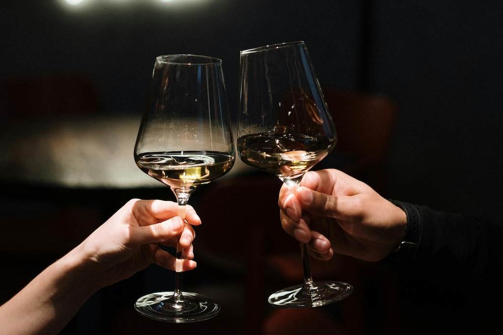 Discovering Dozen Deals: Your Online Source for Best Australian Wines at Amazing Prices